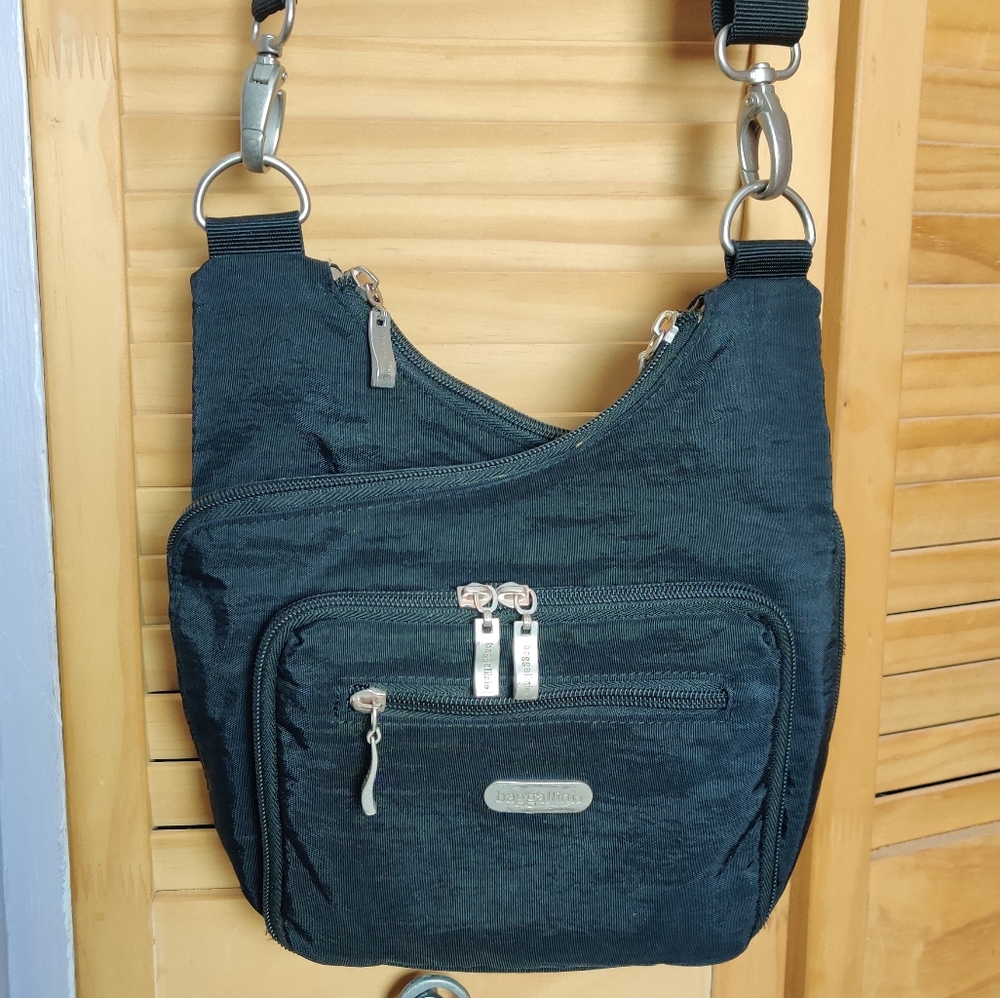 Baggallini Criss Cross bag crossbody purse EUC